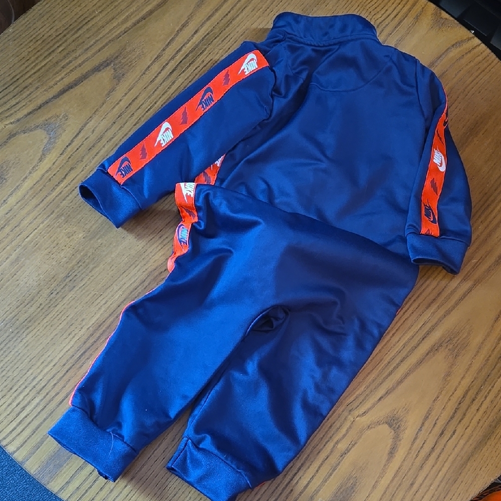 Baby Nike track suit - Picture 4 of 4
